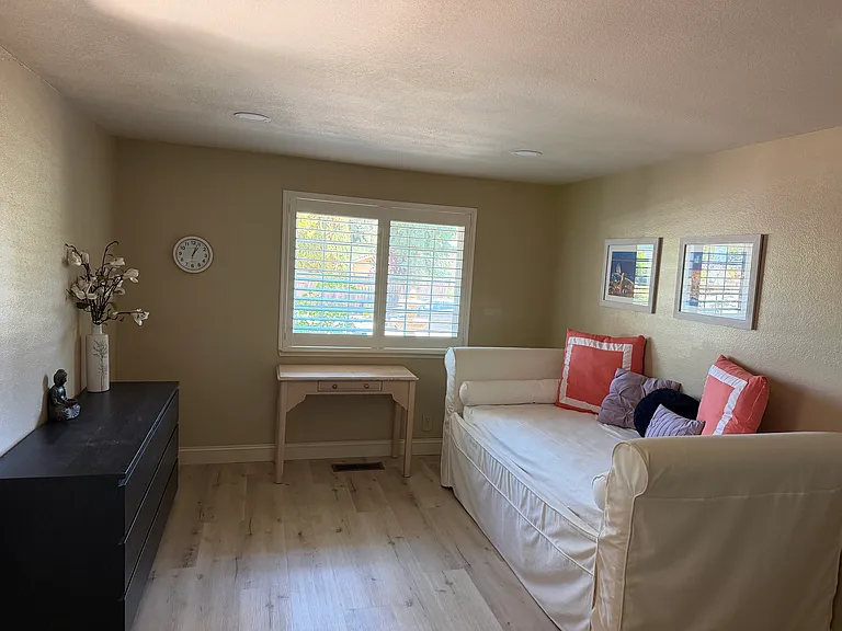 16 Cobblestone Ct #B — Photo 8