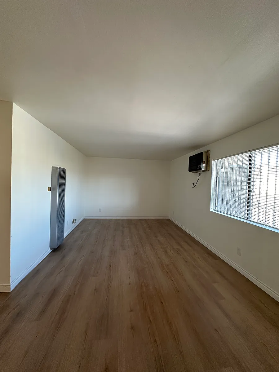 Living room - 1508 Abbot Ave #E