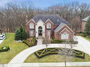 1855 Lincolnshire Dr, Rochester Hills, MI 48309