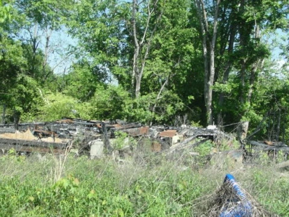 2nd image of 303 Cedar St