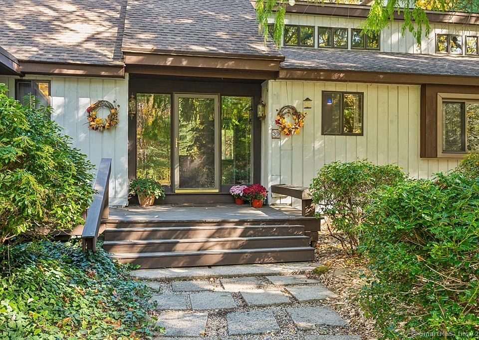 1st image of 39 Rocklyn Drive