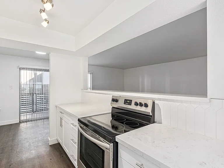 The Shorewood Apartments — Photo 24