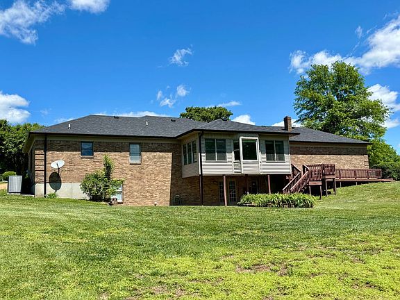 3rd image of 135 Brookside Dr