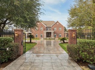 9206 Westview Dr, Houston, TX 77055