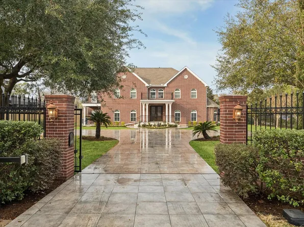 9206 Westview Dr, Houston, TX 77055