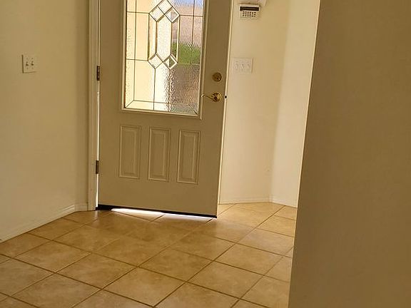 3rd image of 516 E San Diego St