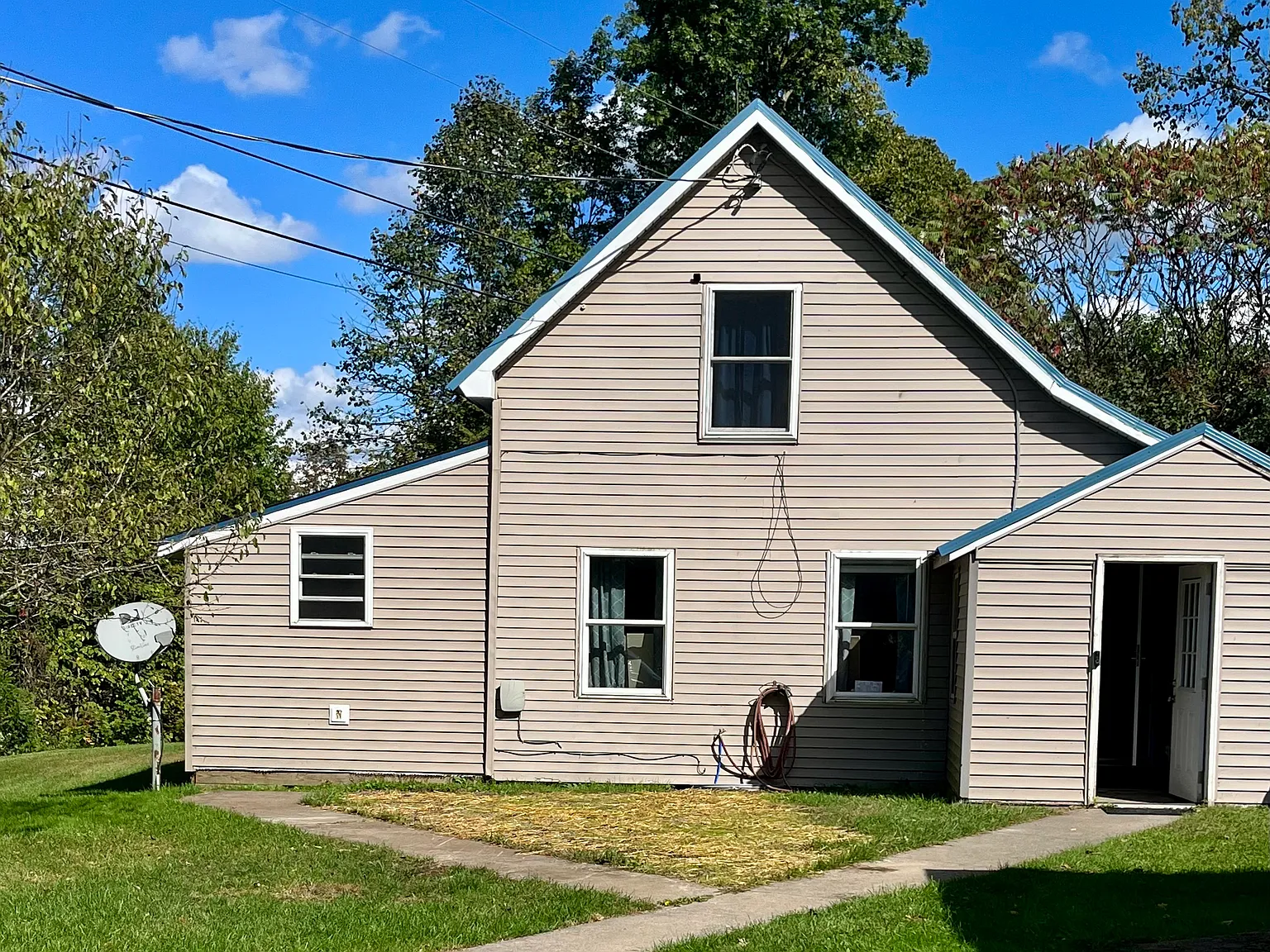 3 bed, 900 sqft, $1,000 — Photo 1