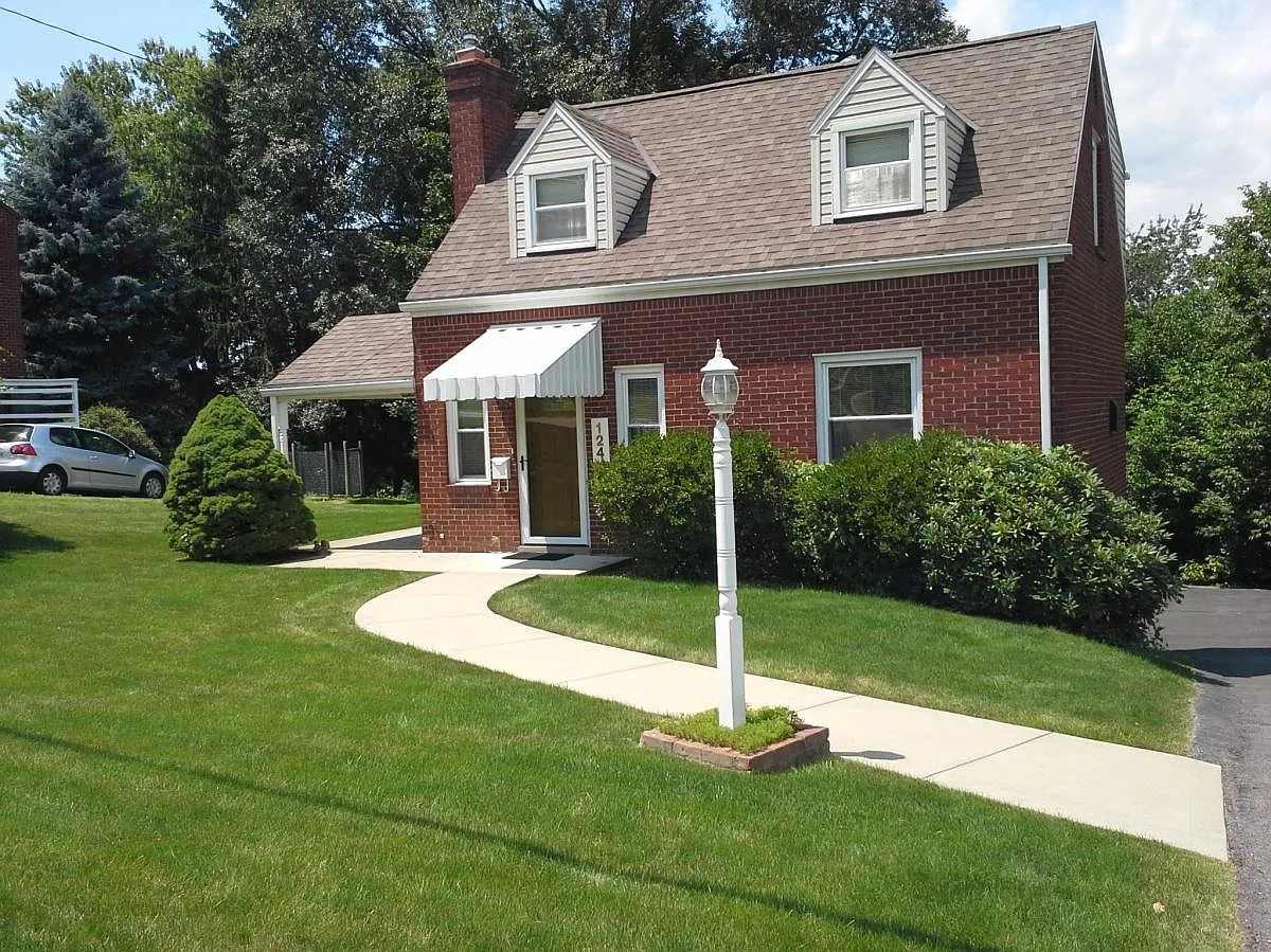 124 Highview Drive — Photo 2