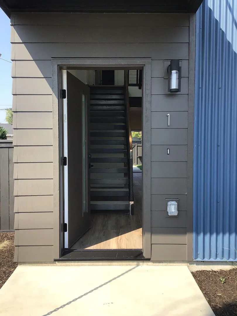 Brand new modern town home — Photo 2