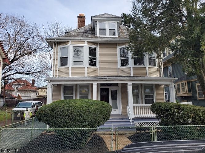 1st image of 46 Leslie St