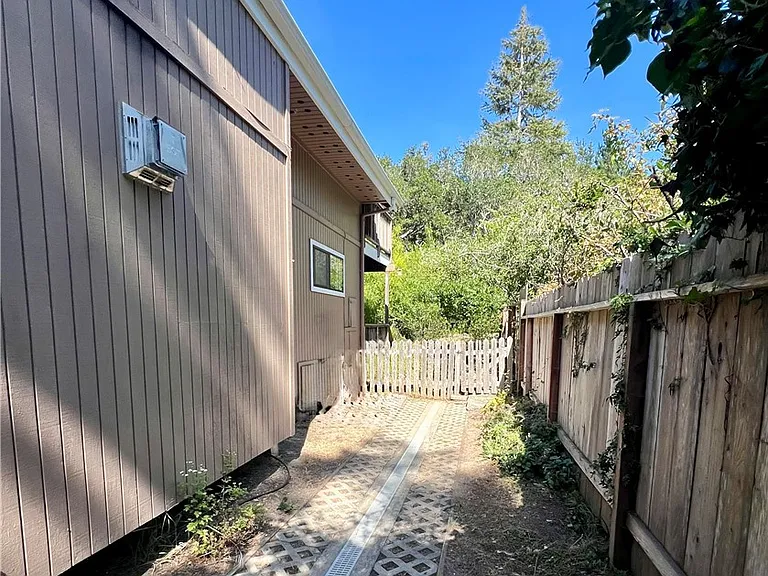 1530 Emerson Rd — Photo 44