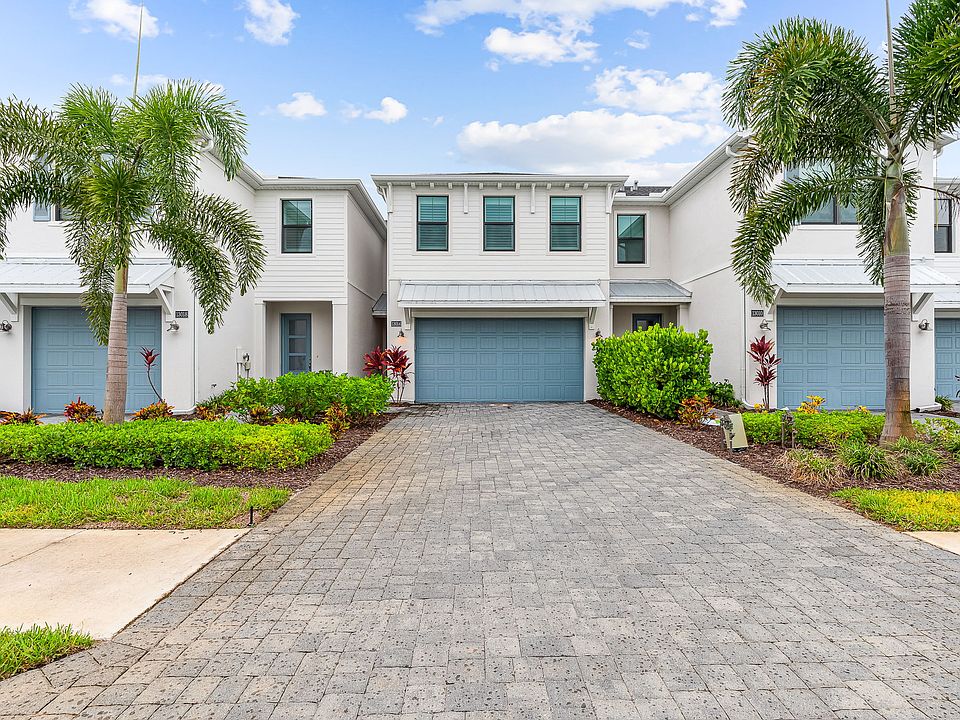Front of home w/2 car garage.