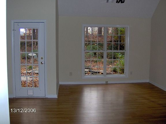 5th image of 905 Twin Brook Ct