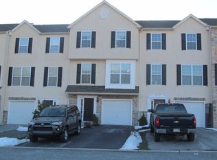 16 Lukens Mill Dr, Coatesville, PA 19320
