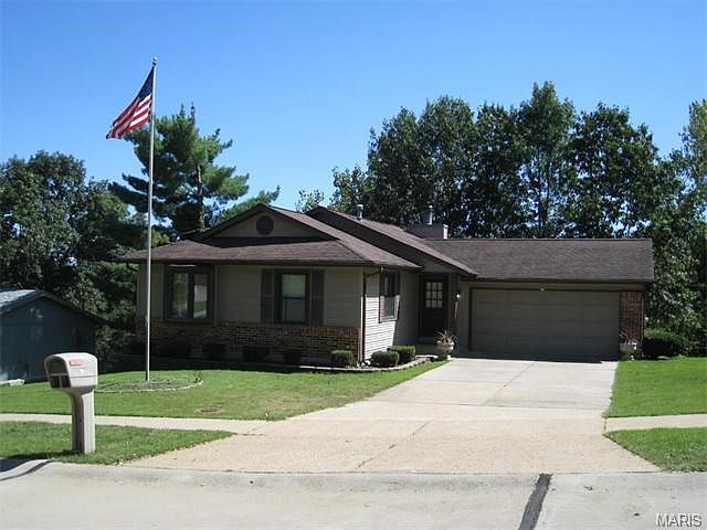 1st image of 786 Crescent Woods Dr