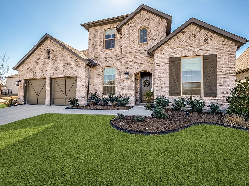 This is your dream home! Located in The Enclave of Union Park - the neighborhood's most prestigious, secluded section, the north-facing home views a tree filled greenspace from the front and side of the large interior corner lot.