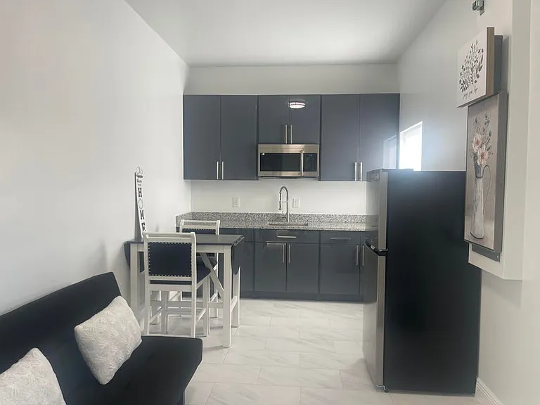798 SW Abraham Ave #1 — Photo 6
