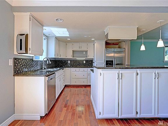 5th image of 396 Selkirk Dr