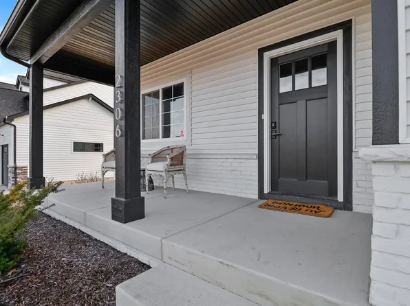 2306 Mary Ln, Valparaiso, IN 46383
