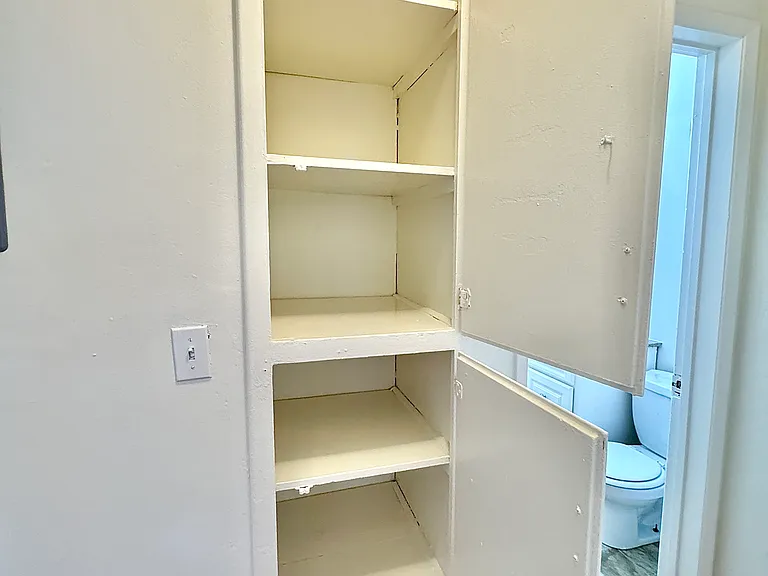 8750 Woodman Ave #18 — Photo 13