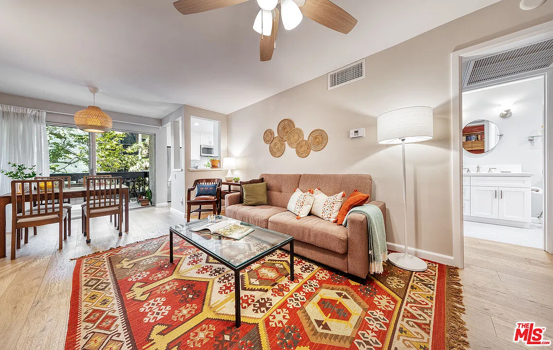 1 bed, 1.0 bath, 674 sqft, $2,700 — Photo 2
