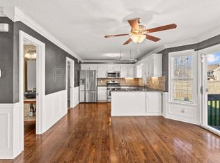 824 SE 11th Ter, Lees Summit, MO 64081