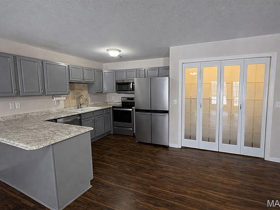 5th image of 902 Pine Ave