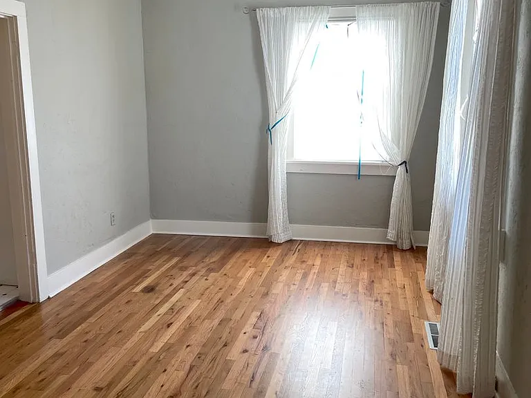 1405 E Washington St — Photo 11