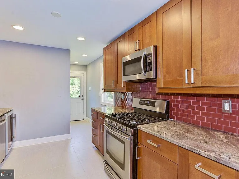 487 N Church St — Photo 11