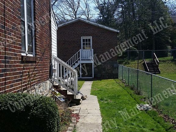 2nd image of 1108 Olive St