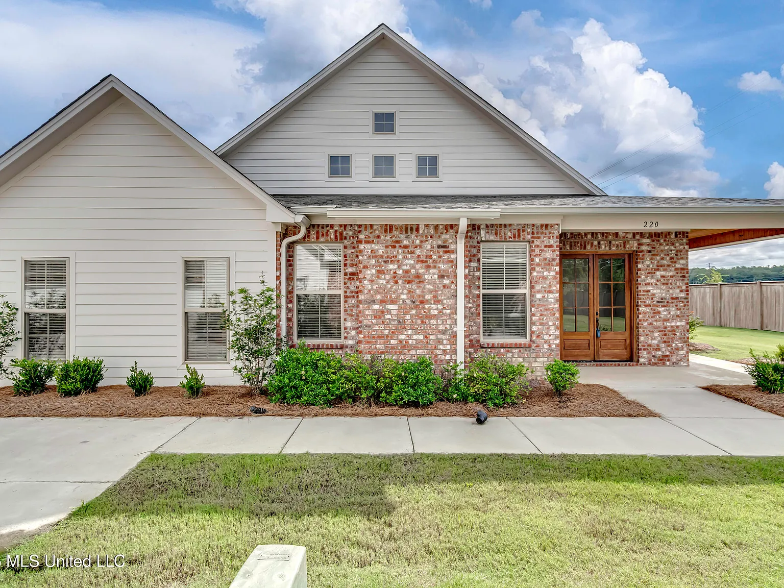 3 bed, 2.0 bath, 2111 sqft, $2,540 — Photo 1