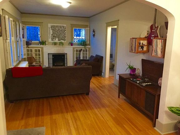 Living Room with fireplace