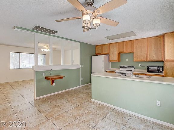 4th image of 504 Greenbriar Townhouse Way