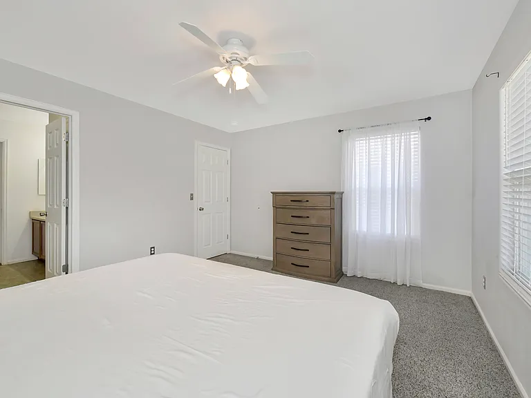 7843 Sandy Springs Point — Photo 13