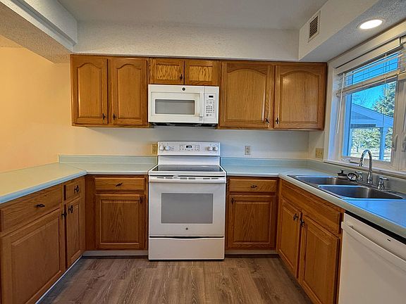 5th image of 20 Beachwood Bay Drive #312