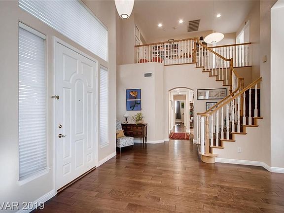 3rd image of 9508 Queens Walk Cir