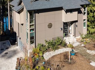 11507 Blue Heron Ln NE, Bainbridge Island, WA 98110