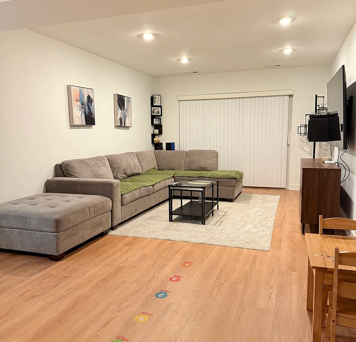 2 bed, 900 sqft, $2,000 — Photo 2