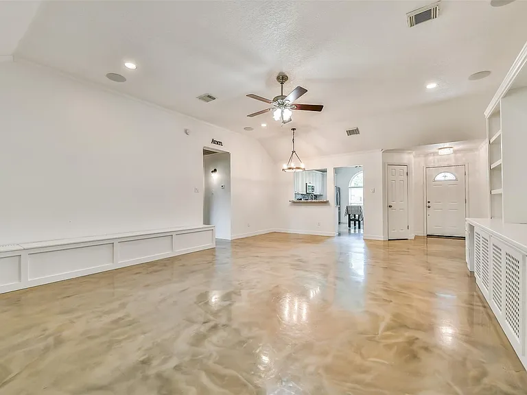 515 Valley Dr — Photo 7