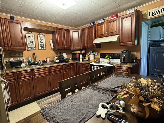 3rd image of 307 Gemmell Rd