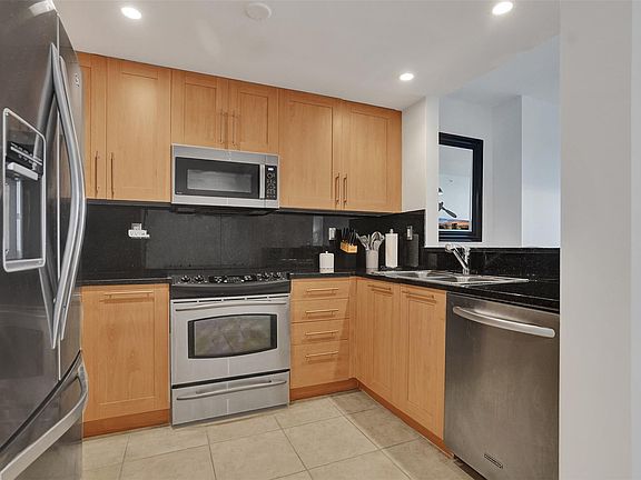 5th image of 511 SE 5th Avenue #1415