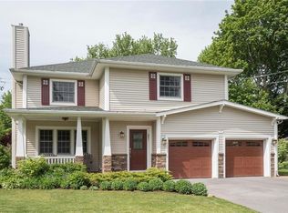 66 Deepwood Dr, East Aurora, NY 14052