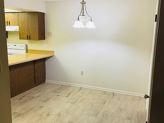 3rd image of 1698 S Park Ave
