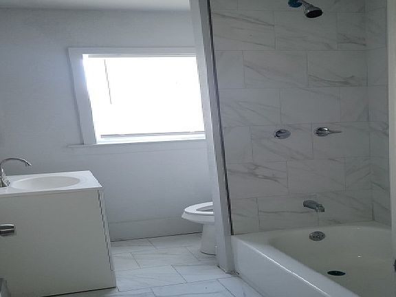 5th image of 343 Elmhurst St
