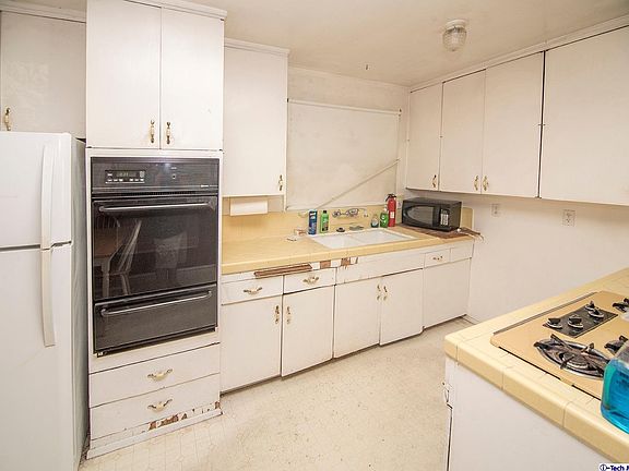 5th image of 805 S Sylvan St