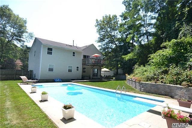 2nd image of 18 Mayfair Ct