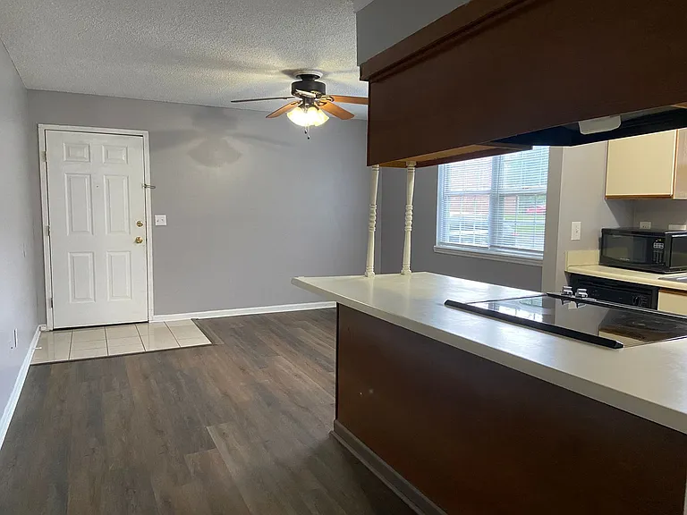 2914 Creekview Ct #C — Photo 5