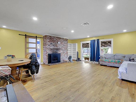 3rd image of 738 Costa Dr