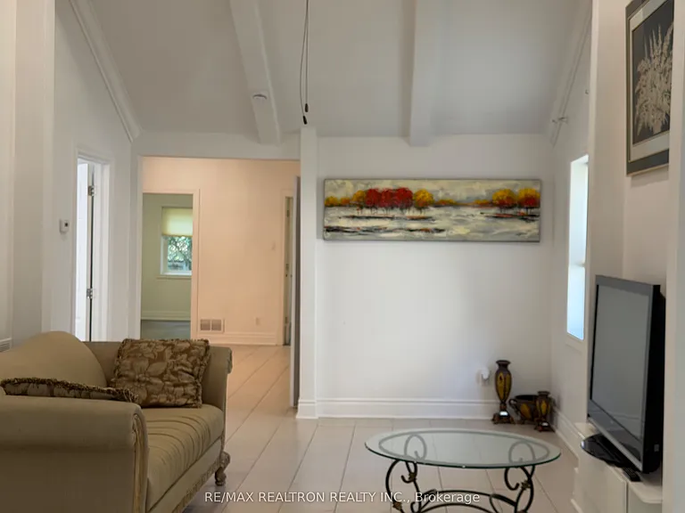 782 Churchill Ln — Photo 15