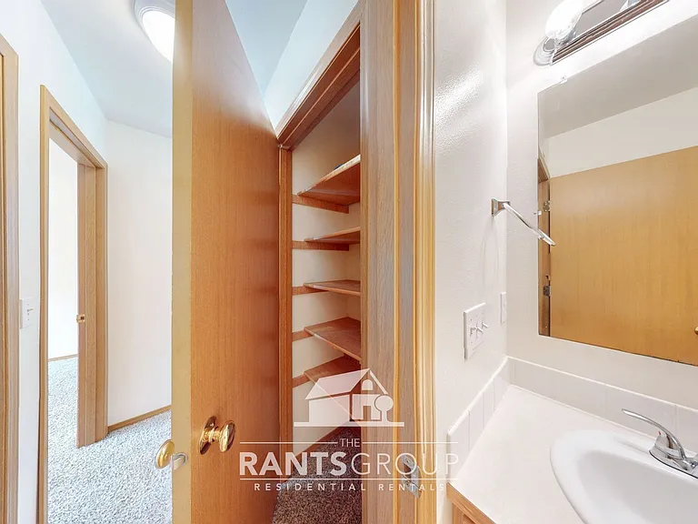 695R — Photo 18